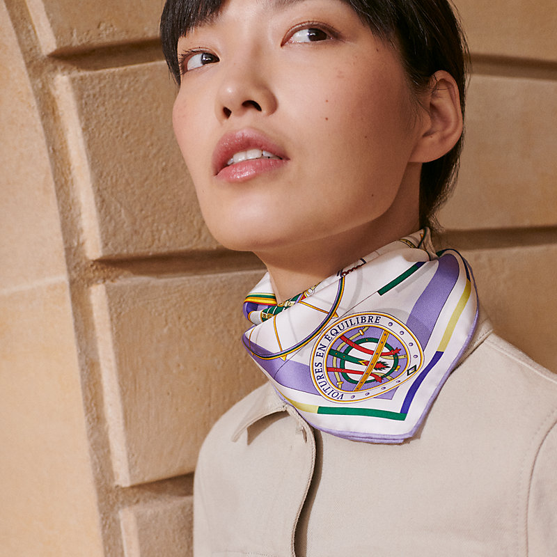 Voitures en Equilibre scarf 45 | Hermès Australia Voitures en Equilibre scarf 45 | Hermès Australia